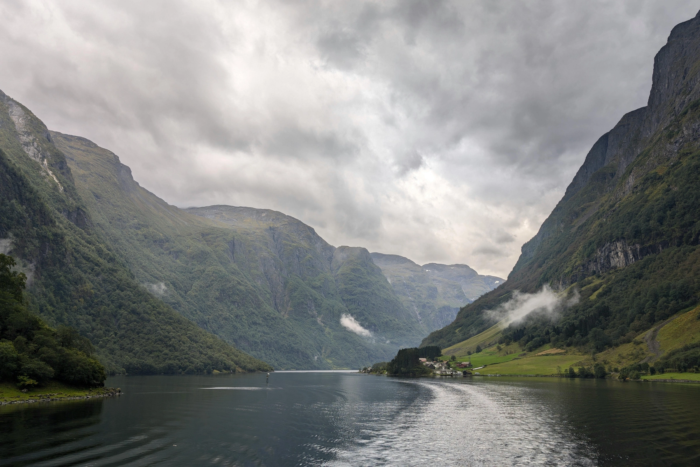 Saglek_Fjord,_Newfoundland_and_Labrador[1].webp